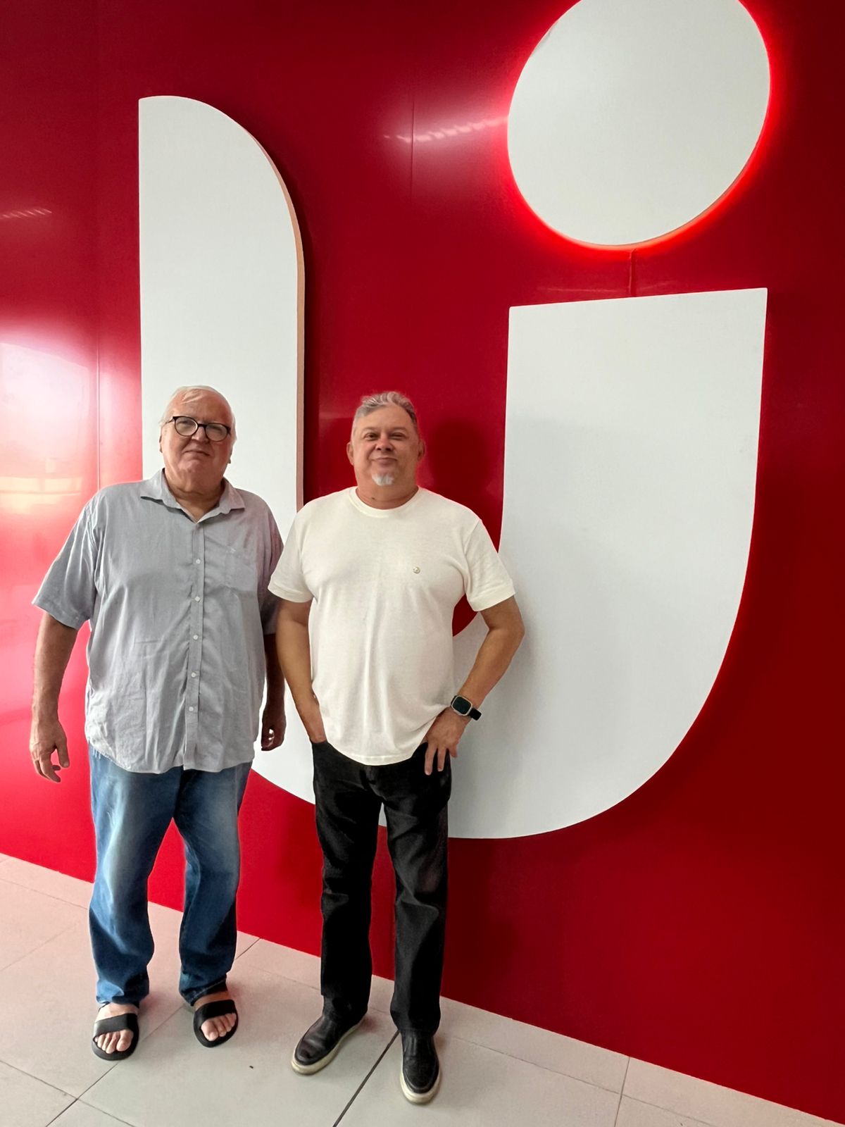 Dr. Marco Aurélio Rodrigues de Melo e  Me. Luiz Florival Cipriano 