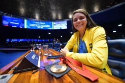 Atleta UNIESP, Silvana Fernandes recebe homenagem no Senado Federal